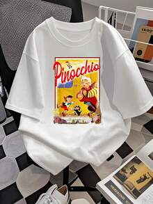 Ilustración colorida que muestra a un muñeco de madera lleno de vida junto a su creador en un momento alegre rodeado de personajes animados que evocan ternura y aventura camiseta de mujer  cómoda y casual para uso diario - Blanco - Ver 2