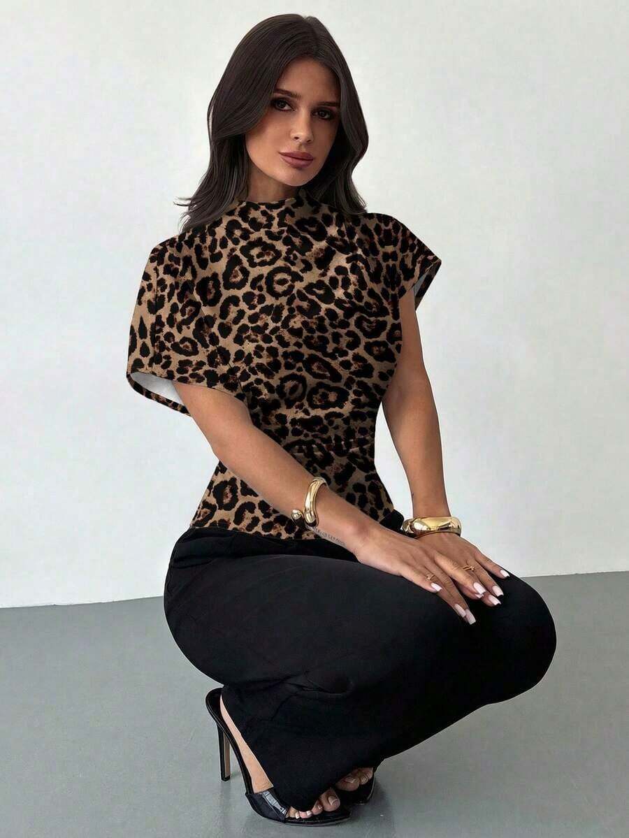 Blusa ajustada de estampado animal minimalista y casual con cuello fruncido, manga asimétrica y cintura fruncida, para mujer, para todas las estaciones - Blanco - Ver 1
