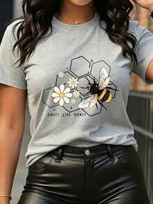 Camiseta de mujer de manga corta, estampado de abeja, abeja en colores amarillo y negro con margaritas y patrón de panal, detalle de lema en letras, cuello redondo casual - GRIS - Ver 7