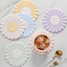 lovely flower 1pc Silicone Heat Resistant Mat, Non-Slip, Suitable For Kitchen Countertop, Ideal For Placing Hot Dishes. Modern Design, Can Hold Pots And Pans. Chic Daisy Pattern Silicone Placemat, Heat-Resistant And Easy To Clean, Can Also Be Used As Coaster And Trivet. - View 1