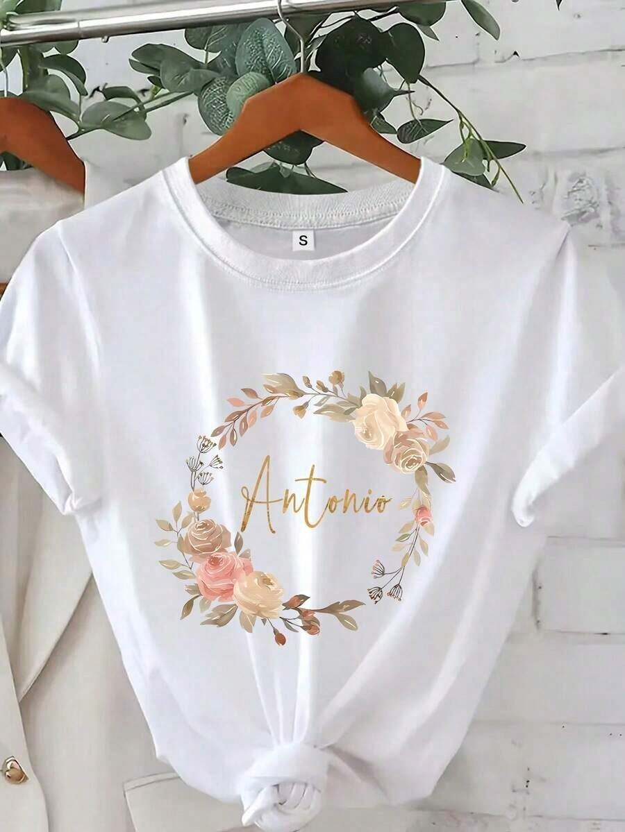 Short Sleeves. Personalized Floral Name T-Shirt - Personalized Gift For Godmother, Mother's Day And Holidays For Mom, Mom T-Shirt For Valentine's Day With Elegant Floral Design, Casual Style, All-Season Clothing, Mother's Day Gift. T-Shirt With Elegant Script Name. Soft Fabric T-Shirt. Leisure. - 白色 - 查看 1