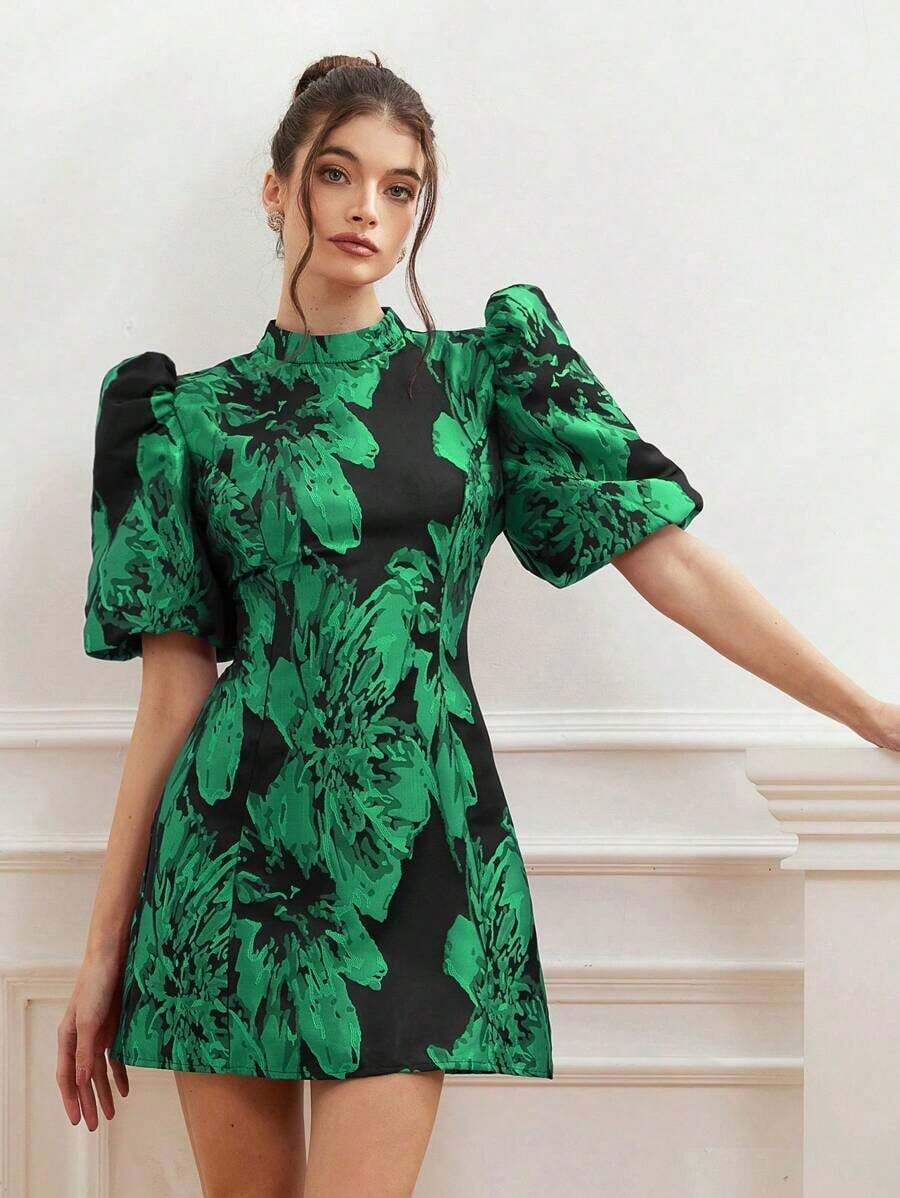 Aveloria Revavyn Vestido corto minimalista de manga corta con cintura ceñida, estampado todo sobre, de estilo bohemio y de vacaciones, con base negra y contraste de color burdeos, manga abullonada y estilo jacquard, para verano, primavera, otoño - Verde - Ver 1