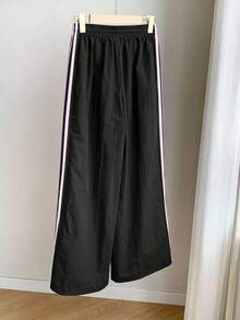 Pantalones de chándal casuales y holgados con cintura elástica y rayas laterales marrones para mujer - Negro - Ver 2