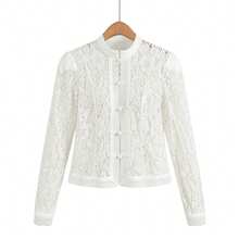 Blusa de chifón blanca con cuello alto, mangas de pétalo y ajuste regular, con detalles de encaje floral semitransparente y elegante - Blanco - Ver 9