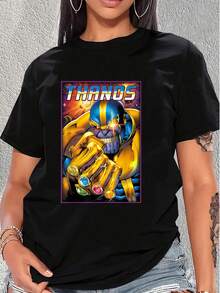 La imagen muestra a un poderoso personaje cósmico con un guante dorado adornado con gemas brillantes que representan el control del universo y la fuerza del destino camiseta de mujer  cómoda y moderna ideal para los fanáticos del poder y del arte gráfico vibrante - Negro - Ver 6