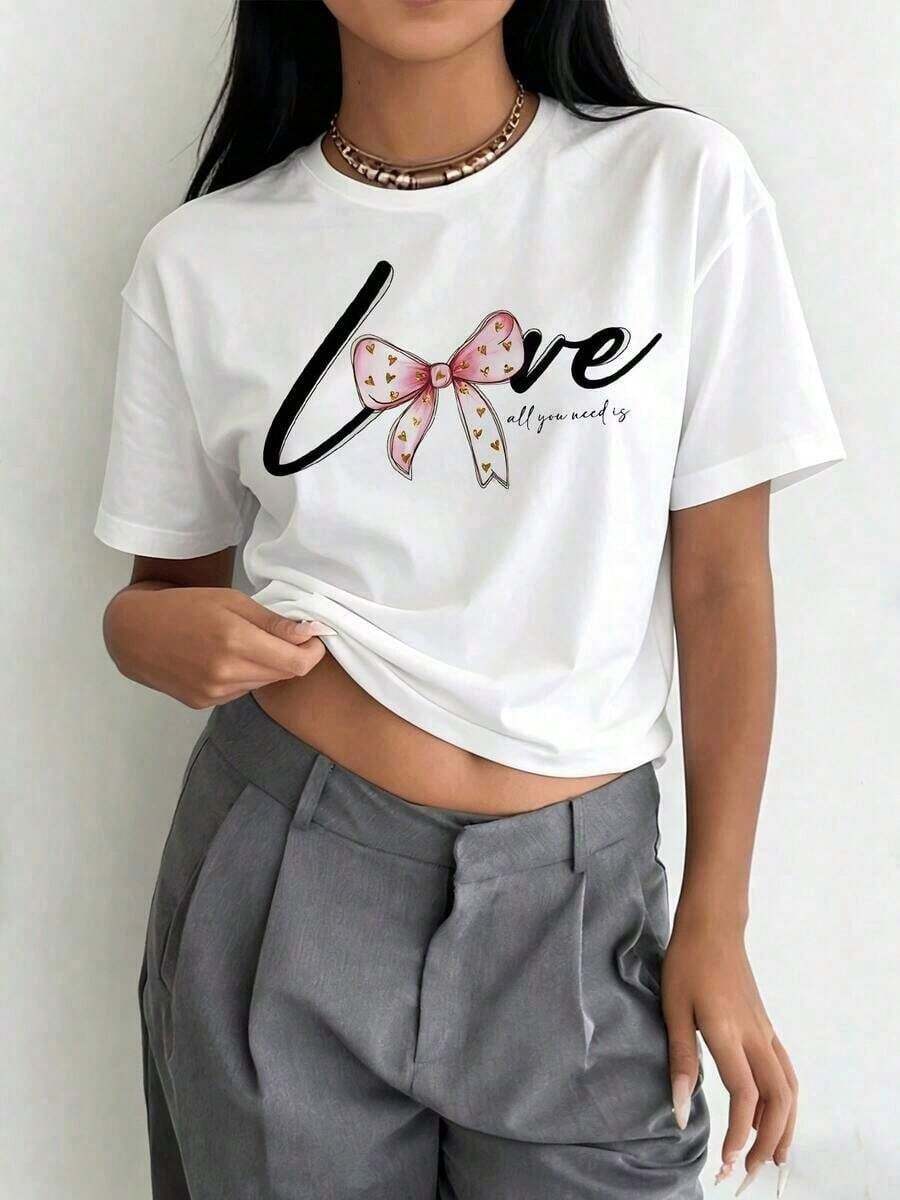 Playeras de mujer: Camiseta vintage con estampado de "All You Need Is" en letra cursiva, manga corta, cuello redondo, estilo casual, con corazón estampado "All You Need Is". Blusa de elasticidad media para primavera y verano, ideal para atuendos casuales, lavable a máquina. Conjuntos de mujer. - Blanco - Ver 1