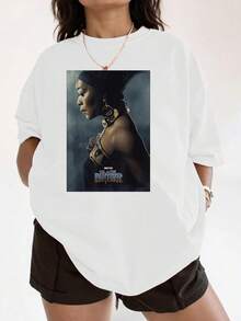 A Powerful Figure Symbolizing Strength, Courage, And Afro Pride, Inspired By Ancestral Culture With Intense Tones And Metallic Details That Evoke Mystery And Elegance. A Comfortable And Modern Women's T-Shirt For Everyday Wear. - 白色 - 查看 1