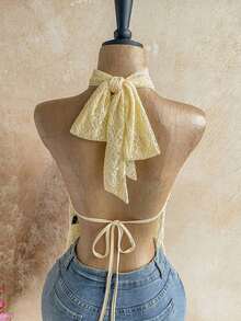 Blusa de mujer con encaje bordado, escote halter, espalda descubierta, tirantes con lazo, bajo fluido y elegante, adecuada para la playa, cruceros y resorts - Amarillo claro - Ver 5