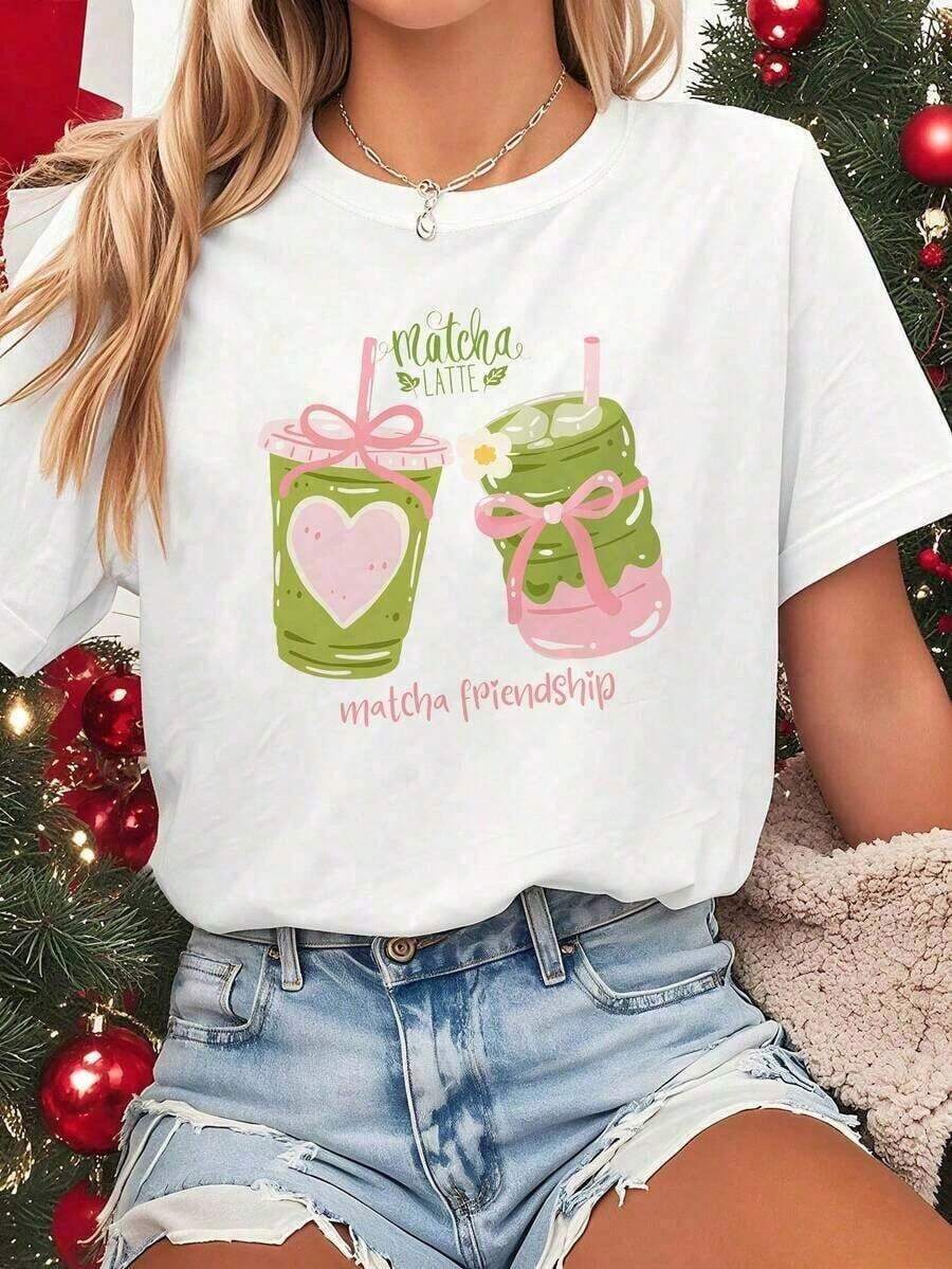 Coquette Latte "Matcha Friendship" Graphic T-Shirt, Featuring A Pink Bow And Green Drink Print, Casual Round Neck For Women, Ideal For Coffee Lovers And Summer Outings, Cool Summer T-Shirt With The Phrase "Matcha Friendship". - 白色 - 查看 1