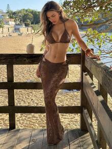 Top con cuello de halter y lazo, falda a juego y Bottom de bikini sexy en tela con estampado de hoja de arce en cuadrícula de color marrón claro - Marrón - Ver 8