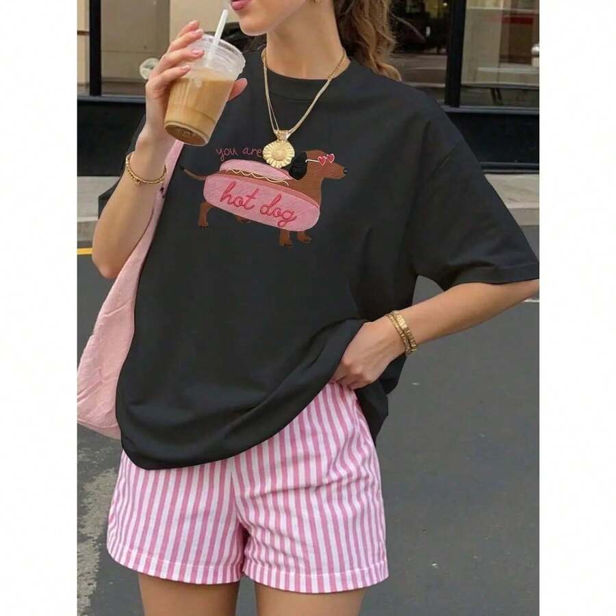 Personalización según imagenCamiseta de mujer de verano blusa oversize de manga corta con estampado perro salchicha ideal para el tiempo libre y las vacaciones en la playaMismo tamaño masculino y femenino - Negro - Ver 1