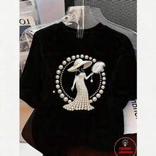 A Combination Of High-End Elegance And Understated Luxury: An Exquisite Printed T-Shirt, Crafted Exclusively For Women. Its Feminine Design Is Adorned With Pearl And Crystal Motifs, Radiating A Refined Sense Of Luxury That Makes It The Perfect Choice For Everyday Wear. - 黑色(印花圖案) - 查看 6