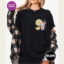 1 X Retro Epcot-Inspired T-Shirt With "Living With The Land" Aesthetic, Funny D Park T-Shirt With The Phrase "Get In Loser We Re Gonna Learn About Lettuce", 180g, 100% Cotton. - 黑色 7 - 查看 11