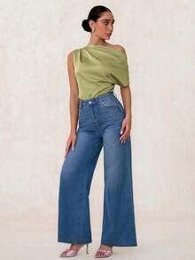Blusa de mujer con hombro asimétrico con volantes de satén, elegante y casual para fiesta, ir al trabajo y uso diario, estilo francés de primavera/verano con un solo hombro descubierto - Verde Oliva - Ver 5