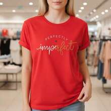 Women's Pure Cotton Graphic T-Shirt - "Perfectly Imperfect" Print, Crew Neck, Short Sleeve, Casual T-Shirt, Soft And Breathable, Basic Top For Everyday Wear, Loose Fit, Summer Fashion, Suitable For Spring, Summer And Autumn - 紅色 - 查看 7
