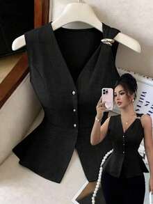 Nueva llegada Blusa de verano minimalista y elegante para mujer con diseño de hebilla de metal, cuello en V sin mangas y cintura ceñida a rayas de algodón cómodo - Negro - Ver 8