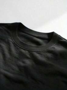 Camiseta de manga corta negra con estampado a mano en colores rojo y azul y diseño de estrella blanca para uso casual. - Negro - Ver 3
