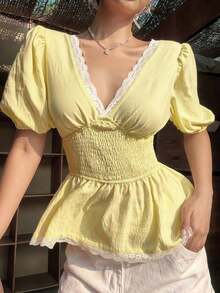 Blusa de mujer con pliegues, fruncido profundo y parches de encaje para vacaciones - Amarillo - Ver 5