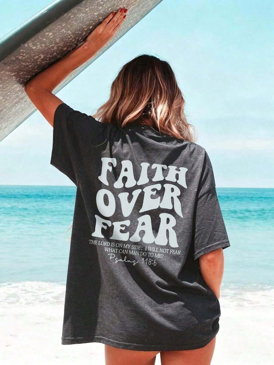 Short-Sleeved T-Shirt With A Round Neck And A "Belief Conquers Fear" Print, Casual And Resort Style, An Everyday Essential. Women's Graphic T-Shirt, White Summer Blouse For Women - 深灰色 - 查看 1