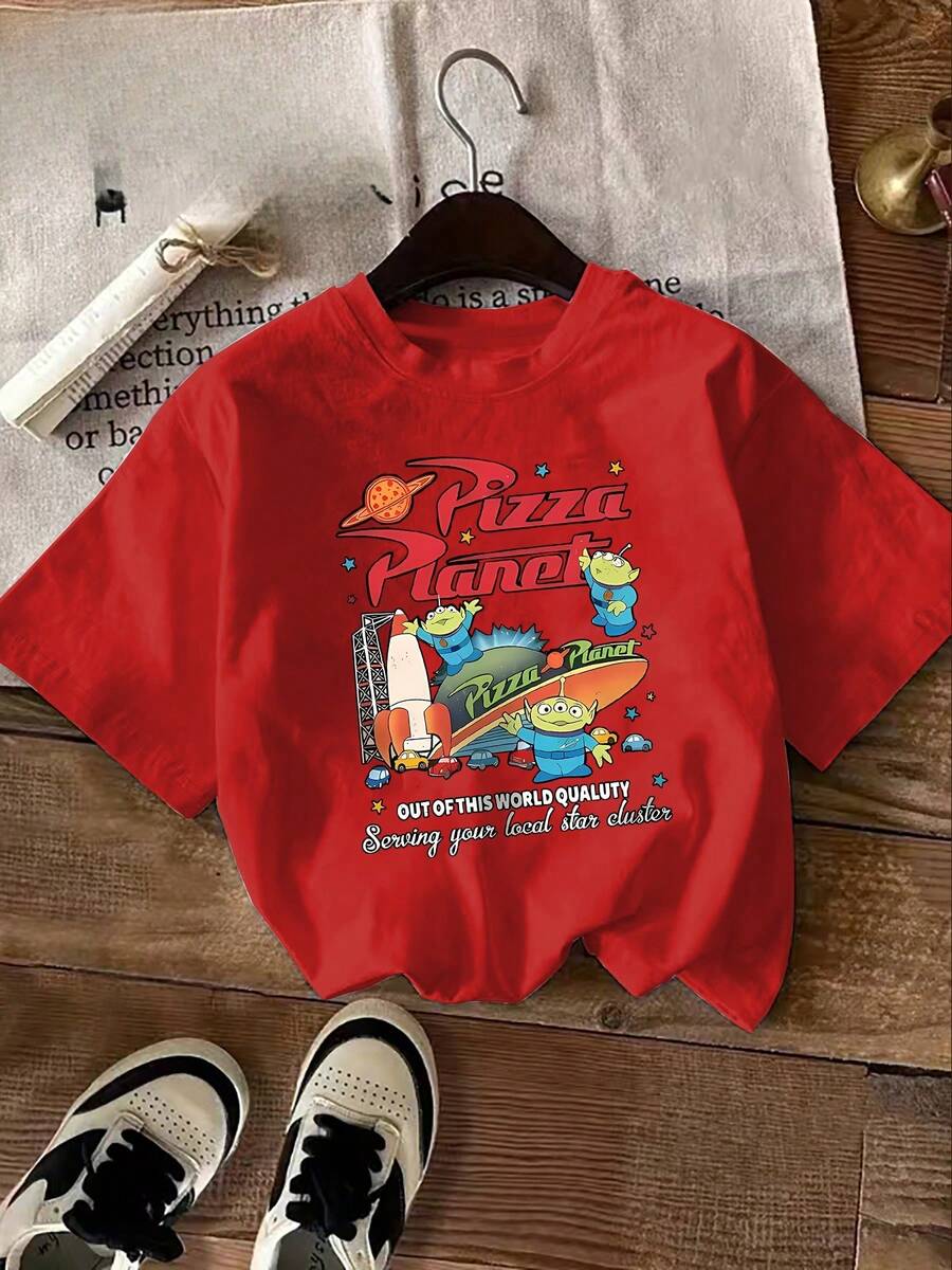El logotipo del planeta Pizza de  y múltiples personajes alienígenas verdes se combinan con patrones de cohetes, estrellas, coches y otros motivos espaciales, creando un diseño general colorido y de estilo caricaturesco. Esta es una nueva camiseta de manga corta de verano de  para mujer, una camiseta estampada informal y a la moda para mujer - Camiseta unisex de algodón holgada de manga corta con cuello redondo estilo vintage para mujer. blusas.blusas casuales para dama. - Rojo - Ver 1