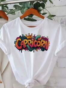 Camiseta de manga corta con cuello redondo y estampado de letras de grafiti para mujer CAPRICORN, casual y cómoda para el uso diario, la elección perfecta para ti. Adecuada para primavera, verano y otoño. - Blanco - Ver 6