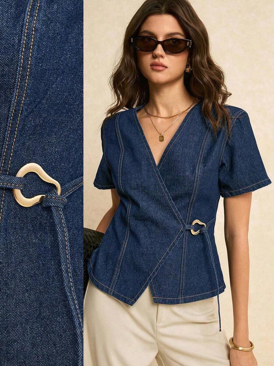 Blusa de mezclilla de uso diario versátil y casual con decoración metálica en escote en V para mujer - Azul lavado medio - Ver 1
