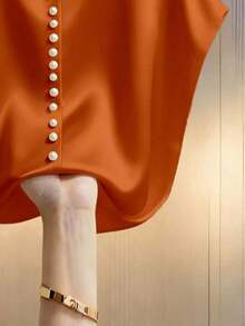 Blusa elegante de mujer con mangas de murciélago en color champán, cuello redondo decorado con perlas y manga corta, de tela de satén, adecuada para ir a trabajar y uso diario elegante - Naranja - Ver 3