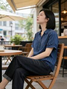 女士时尚V领短袖纽扣衬衫上衣，涤纶面料，无弹力，常规版型，适合夏季日常穿着。 - 藏蓝色 - 查看 5