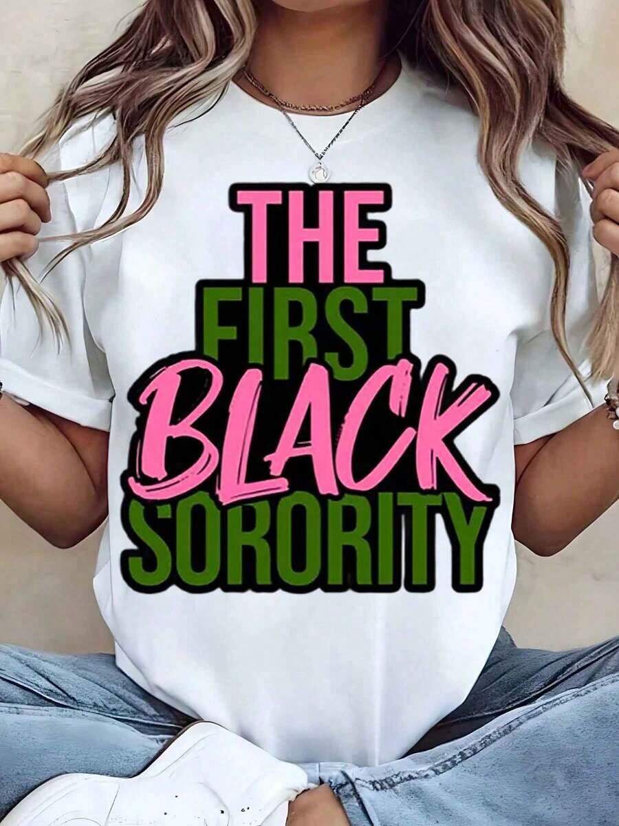 Women's T-Shirt With Black First Sorority Print, Round Neck, Casual Style For College Party, Gift Aka Sorority, 220g - Urban Vintage Style, Unisex, Loose Fit, Cotton, Short Sleeve, Round Neck, 100% Pure Cotton - 白色 - 查看 1