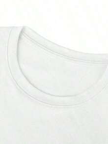 100% Pure Cotton, Breathable And Gentle On The Skin. Classic Crew Neck Design, Slim Fit, And Flattering For All Body Types. Fashionable Print With A Minimalist Style And High-Quality Finish. Unisex Design Perfect For Matching Outfits, Ideal For Everyday Wear, Dates, Leisure, And Streetwear – Versatile And Timeless. - 白色 - 查看 3
