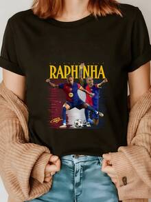 Players Celebrating Energetically On A Lit Field, Showing Passion For Football And Competitive Spirit With A Moving Ball Symbolizing Teamwork And Motivation. A Comfortable, Modern Casual Women's T-Shirt For Sports Fans. - 黑色 - 查看 1