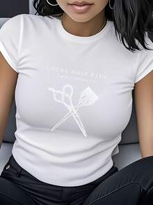 Women's T-Shirt Made Of Pure Cotton, With A Relaxed, Casual Style And A Print Of Scissors, Hair Clippers, And A Hair Salon. This Short-Sleeved, Crew-Neck Top Is , Versatile, Unique, And Fashionable. Suitable For Everyday Casual Wear, Parties, And Gatherings. A Great Birthday Gift Or A Gift For A Girlfriend. - 白色 - 查看 1