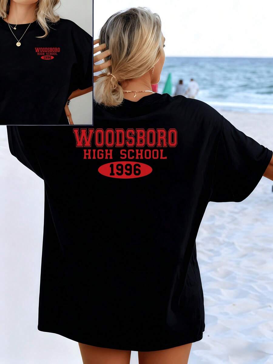 Nostalgic Text Evoking Youthful Memories And Moments Of School Pride With Red Lettering That Highlights The Classic College Spirit. Comfortable, Casual, Reversible Women's T-Shirt For Everyday Wear And Outdoor Activities. - 黑色 - 查看 1