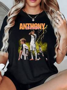 Figure Of A Female Player With Golden Lightning Bolts On A Soccer Field Symbolizing Energy, Strength And Sporting Passion. Women's Casual Modern Comfortable T-Shirt For Everyday Wear - 黑色 - 查看 8