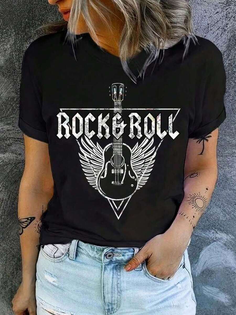 Camiseta casual de estilo rockero para mujer con diseño de guitarra y alas, ideal para amantes de la música, perfecta para conciertos o salidas informales, disponible en talla mediana, color negro. Ropa de moda para jóvenes, estilo urbano .