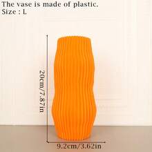 1 buah Vas Plastik Berlipat, Hasil Akhir Matte Premium, Tekstur Vertikal Minimalis dengan Efek Cahaya dan Bayangan Alami. Badan Bulat dengan Garis Halus, Retro Namun Serbaguna, Hanya Cocok untuk Bunga Kering - 1PC - View 14