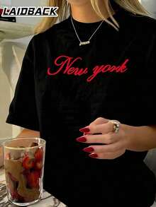 Cotton T-Shirt With A Round Neck And New York Print, A Relaxed, Casual Style Inspired By The City, Featuring A Minimalist Graphic, Short Sleeves, Classic Preppy Style, A Loose And Eye-Catching Basic Top For Women. | By LAIDBACK Pure-Cotton - 黑色 - 查看 1
