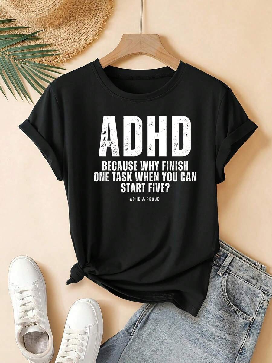 Nueva Llegada Verano 2026, Camiseta con Patrón de Letras Creativas Temática ADHD, Hermosa, Elegante, Moderna, Casual, Estilo Coreano para Primavera y Verano.una camiseta estampada muy distintiva / estilo unisex / adecuada tanto para hombres como para mujeres / resistente a las arrugas / transpirable - Negro - Ver 1