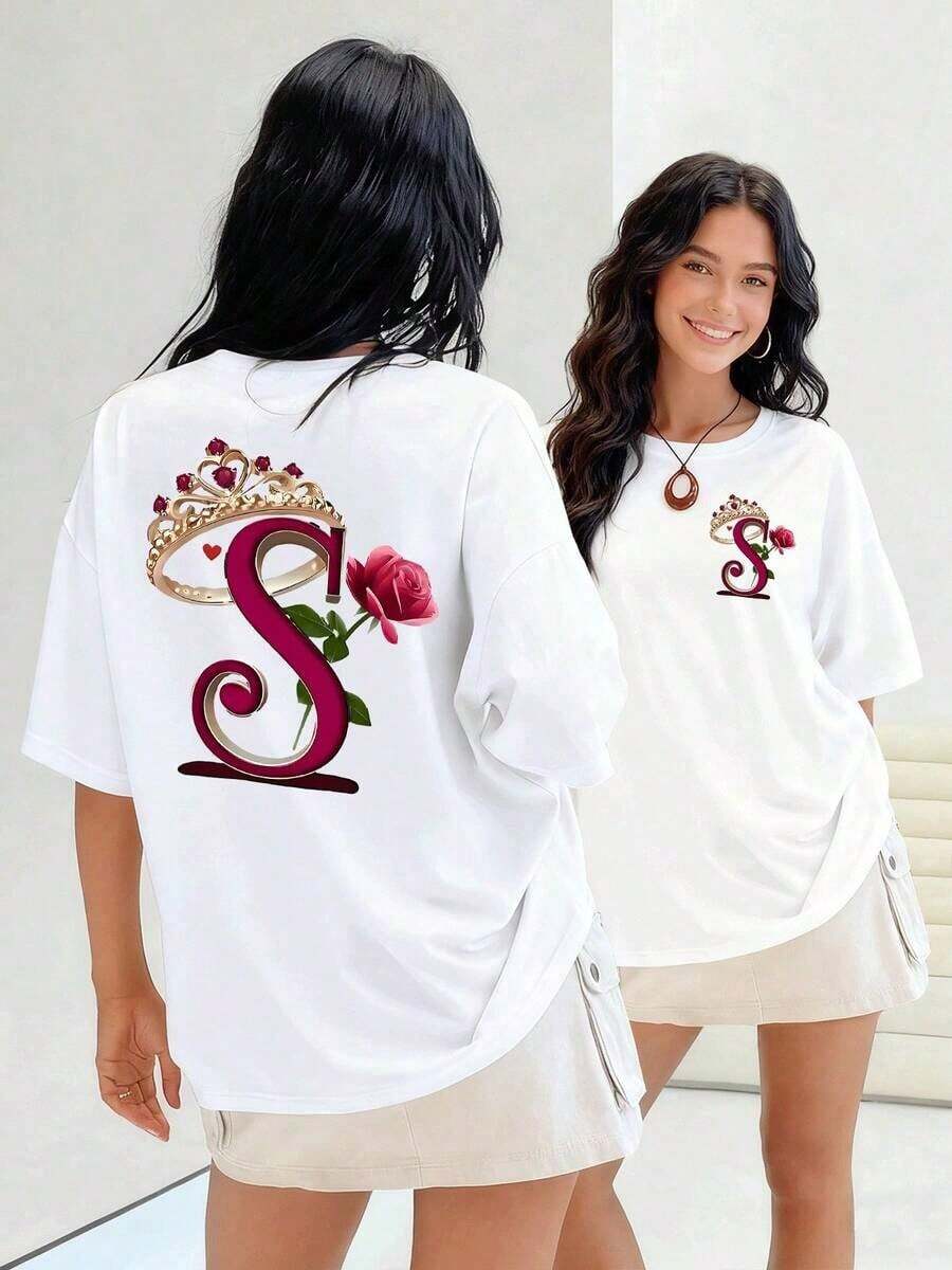 Letra S adornada con una corona dorada y una rosa roja pasión simboliza la realeza del amor camiseta para mujer, 100% algodón que evoca la belleza y el poder femenino.Suitable for spring, summer and autumn - Blanco - Ver 1