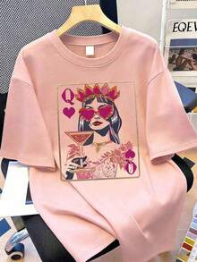 Women's Plus Size "Queen Of Hearts" Graphic T-Shirt - Casual Polyester Fabric, Short Sleeve, Round Neck, Decorated With A Vibrant Cocktail Playing Card Pattern, Suitable For All Seasons, Summer White - 羅莎 - 查看 1