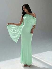 Vestido de mujer de unicolor con hombros asimétricos - verde menta - Ver 9