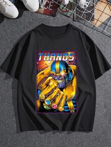 La imagen muestra a un poderoso personaje cósmico con un guante dorado adornado con gemas brillantes que representan el control del universo y la fuerza del destino camiseta de mujer  cómoda y moderna ideal para los fanáticos del poder y del arte gráfico vibrante - Negro - Ver 3