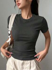 Camiseta de mujer de cuello redondo de manga corta de color liso y ajuste ceñido - Gris Oscuro - Ver 6