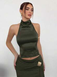 Top de satén sin espalda con cuello alto para mujer, ideal para fiestas - Verde militar - Ver 2