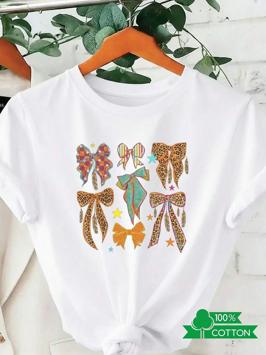 Camiseta de Verano Premium para Mujer con Estampados de Letras y Anime a la Moda, Diseño de Cuello Redondo, Sencilla y Cómoda, Transpirable, Ideal para Uso Diario Casual, Muestra un Estilo Natural y Elegante, Esencial para Fiestas de Verano, Envío Local, Detalle de Lazo y Pluma. - Blanco - Ver 1
