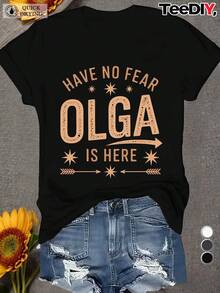 Camiseta de talla para mujer No te asustes, Olga está aquí - Estampado del nombre de Olga en negro y dorado, manga corta, cuello redondo, top deportivo casual, diseño de símbolo de letra griega blanca, para eventos casuales y temáticos, tops de talla para mujer, tops de talla para mujer, tops de talla para mujer en Halloween, disfraz de Halloween para mujer en talla, ropa de talla para mujer en Navidad, camisetas de talla para mujer, suéteres de Halloween para mujer en talla, camisetas de talla para mujer, camisetas de talla para mujer. - Negro - Ver 6