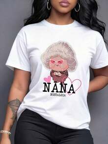 Figure Of A Grandmother With Pink Glasses Expressing Affection And Nostalgia Surrounded By Hearts And The Word NANA In A Tender Style Women's T-Shirt With An Urban Touch And A Message Of Family Affection, Casual Short Sleeve. - 白色 - 查看 1