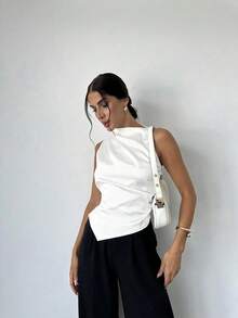 Camisa beige sin mangas con cuello con volantes y bajo curvo, una prenda esencial para la oficina y el tránsito diario para mujeres - Blanco - Ver 5