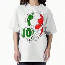 Camiseta extragrande con el número 10 de la selección mexicana de fútbolEsta camiseta de algodón puro de 220 gramos combina perfectamente suavidad, durabilidad y estilo deportivo, siendo la opción ideal para los aficionados al fútbol.Con un diseño cómodo y versátil para ambos géneros, se adapta fácilmente a diferentes tallas.Fabricada con algodón de alta calidad, ofrece una sensación suave y cómoda al tacto, además de una excepcional durabilidad.Su excelente transpirabilidad la hace apta para usar en todas las estaciones.Ya sea para ver partidos, practicar deportes o usar en el día a día, esta camiseta versátil se convertirá en un artículo indispensable en tu armario. - Negro - Ver 6