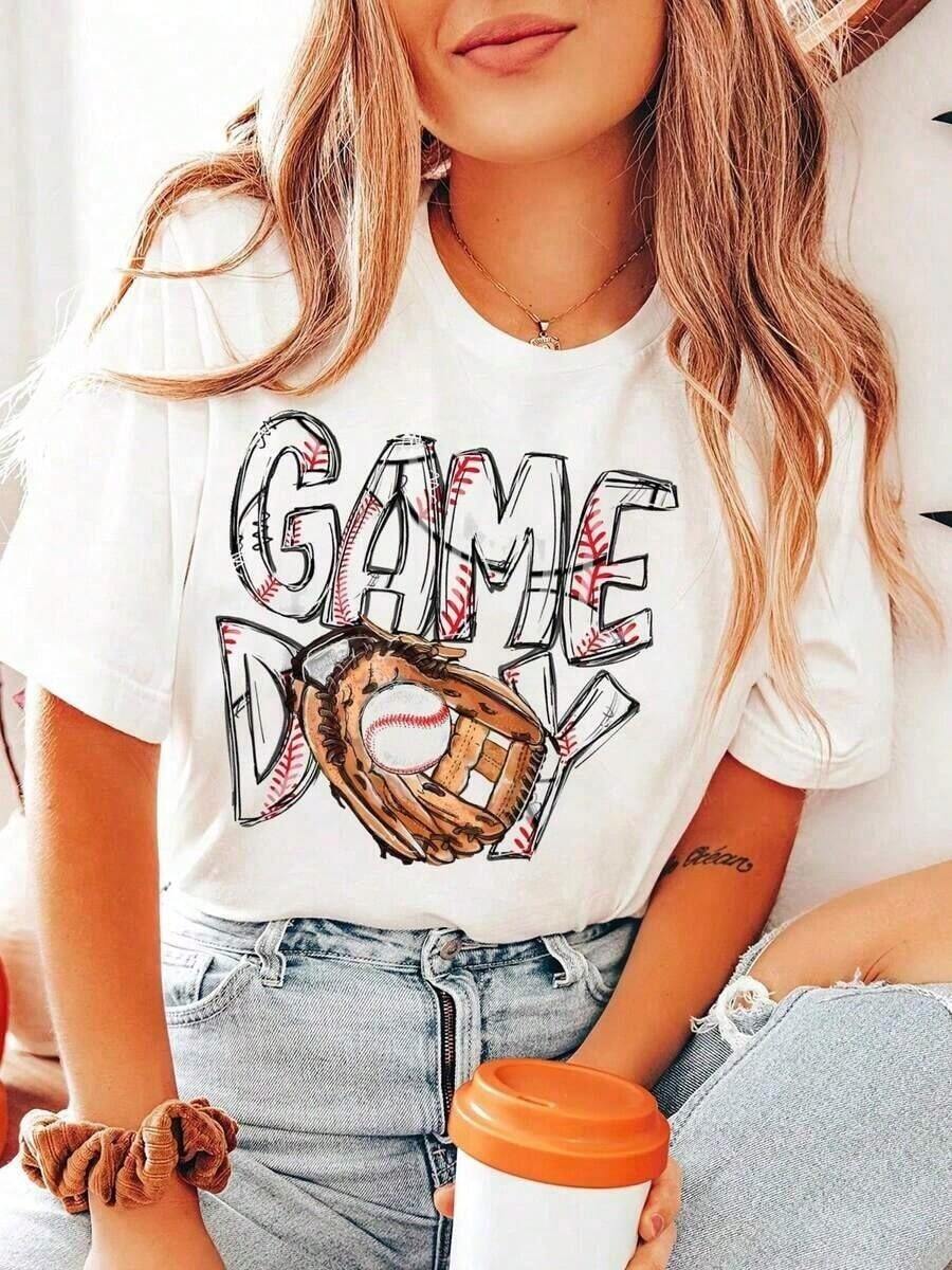 GiftCute Baseball And Softball Game Day T-Shirt For Women, With Heart Design And The Phrase 'Love Mom Life Of Both', 100% Soft Cotton - 白色 - 查看 1